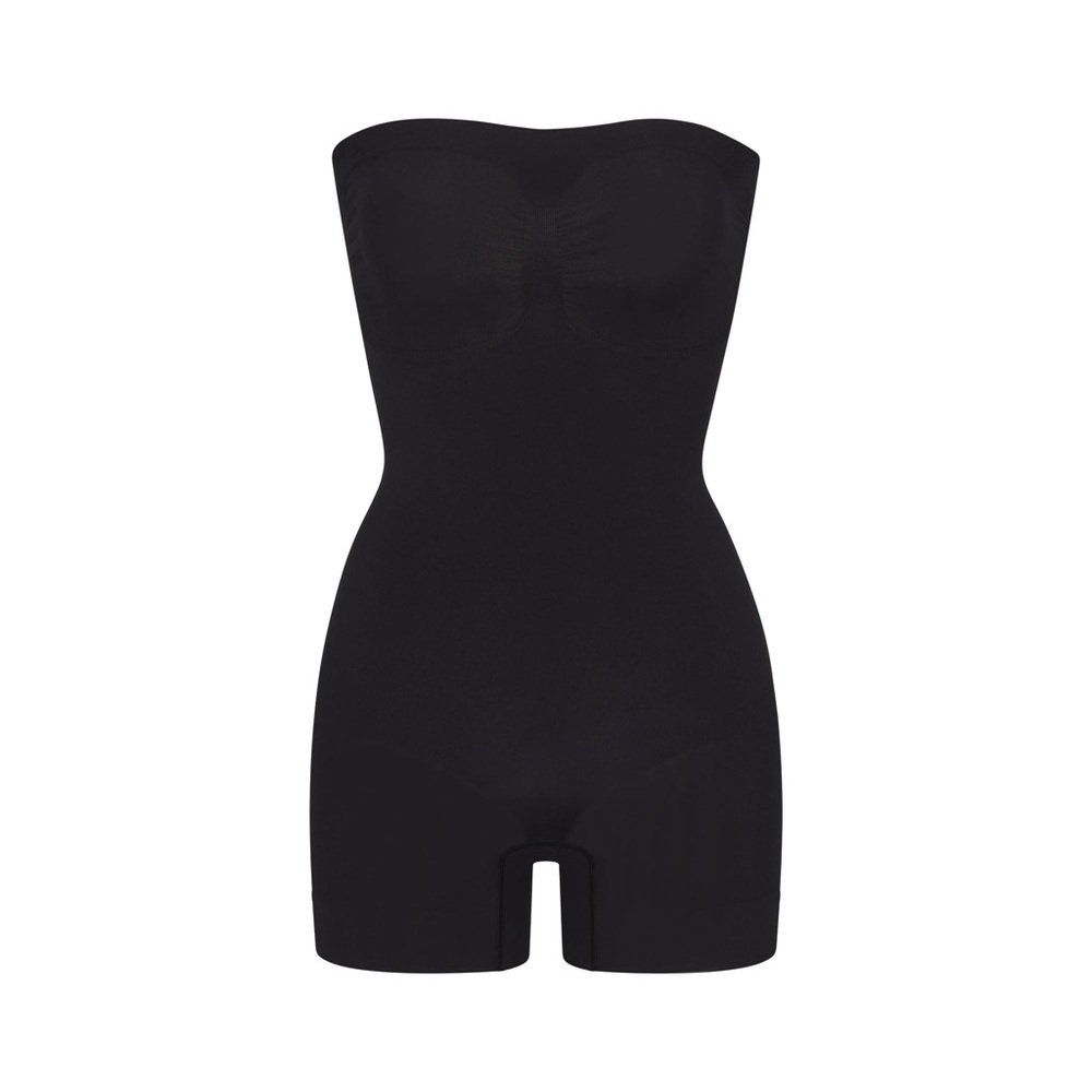 SKIMS seamless sculpt strapless bodysuit